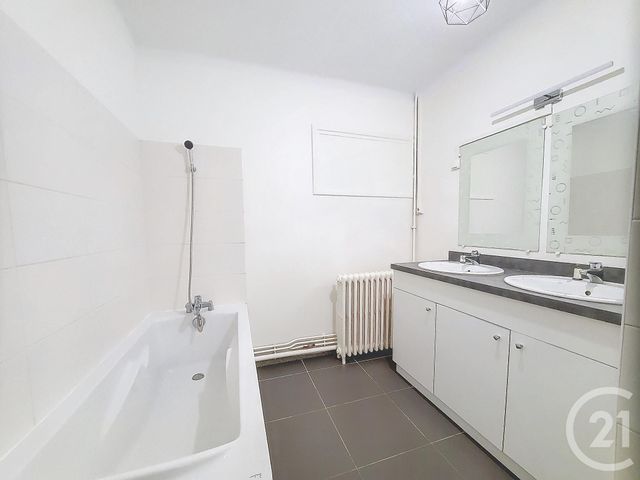 Appartement F5 à louer - 5 pièces - 136.5 m2 - REZE - 44 - PAYS-DE-LOIRE - Century 21 Harmony