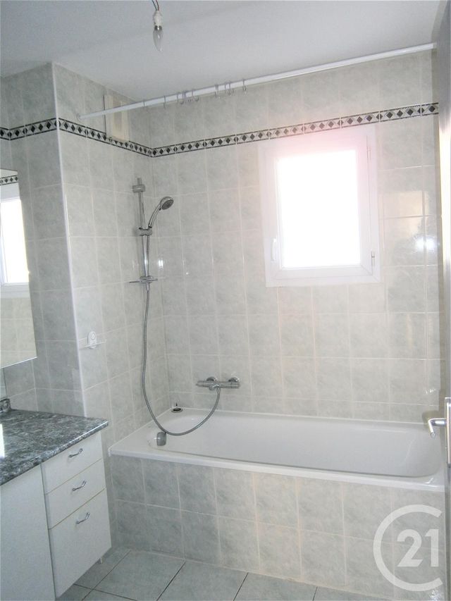 Appartement F3 à louer - 3 pièces - 66.53 m2 - REZE - 44 - PAYS-DE-LOIRE - Century 21 Harmony
