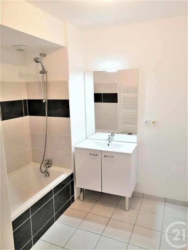 Appartement F3 à louer - 3 pièces - 59.0 m2 - ST SEBASTIEN SUR LOIRE - 44 - PAYS-DE-LOIRE - Century 21 Harmony